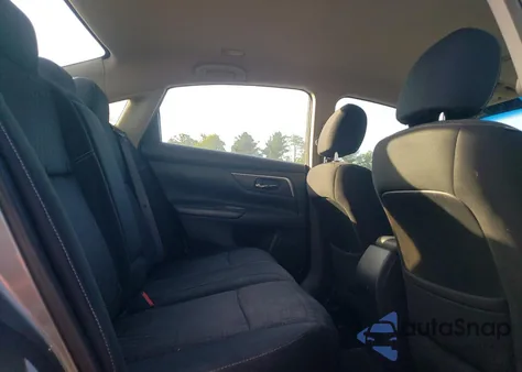 2016 Nissan Altima 2.5 z USA, uszkodzony, nr VIN 1N4AL3AP1GC252038